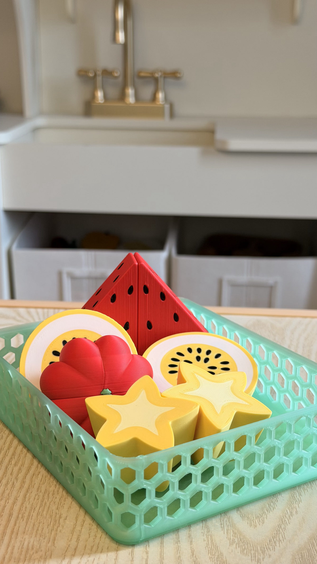 Quitanda Tropical - Kit com 4 Frutas e Cestinha